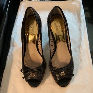 MICHAEL KORS Peep toe espadrille size 7 black/tan